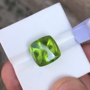 PERIDOT GEMSTONE SUGARLOAF LOOSE NATURAL SUPERB COLOR 11.8 CTS SIZE 12.15 x 11.95 x 9.55mm