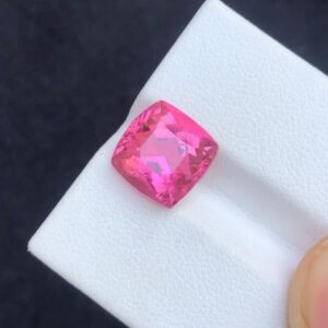 tourmaline rubellite gemstone vivid pink colour WEIGHT 5.15 carat