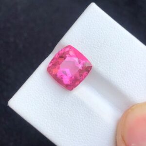 tourmaline rubellite gemstone vivid pink colour WEIGHT 5.15 carat