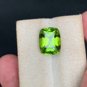 PERIDOT GEMSTONE  LOOSE NATURAL SUPERB COLOR 7.65 CTS SIZE 12.6×10.1×7.75mm