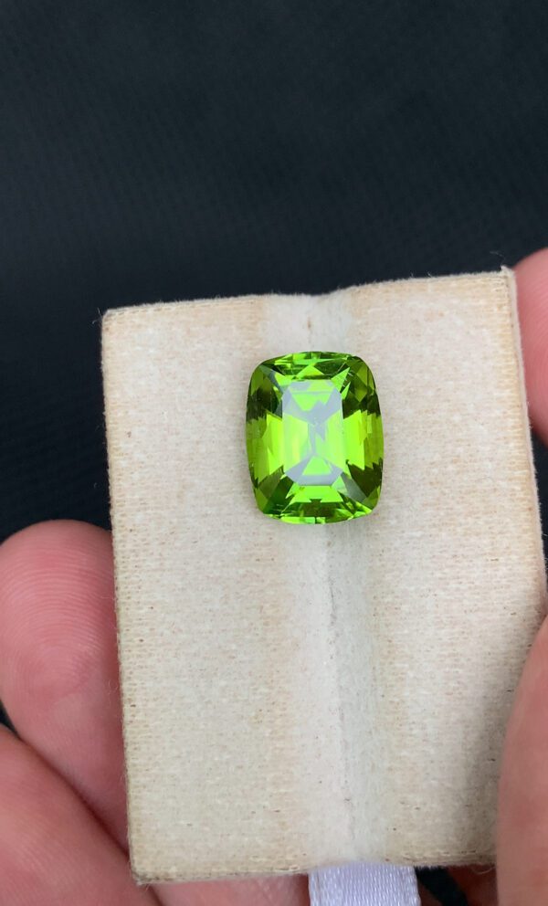 PERIDOT GEMSTONE