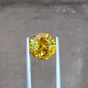 sphene titanite stone loose natural multi colors dispursion weight 4.8 carats size 10x7mm